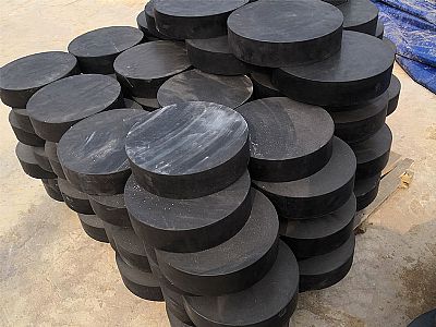 观山湖板式橡胶支座由若干层橡胶片与薄钢板经加压硫化